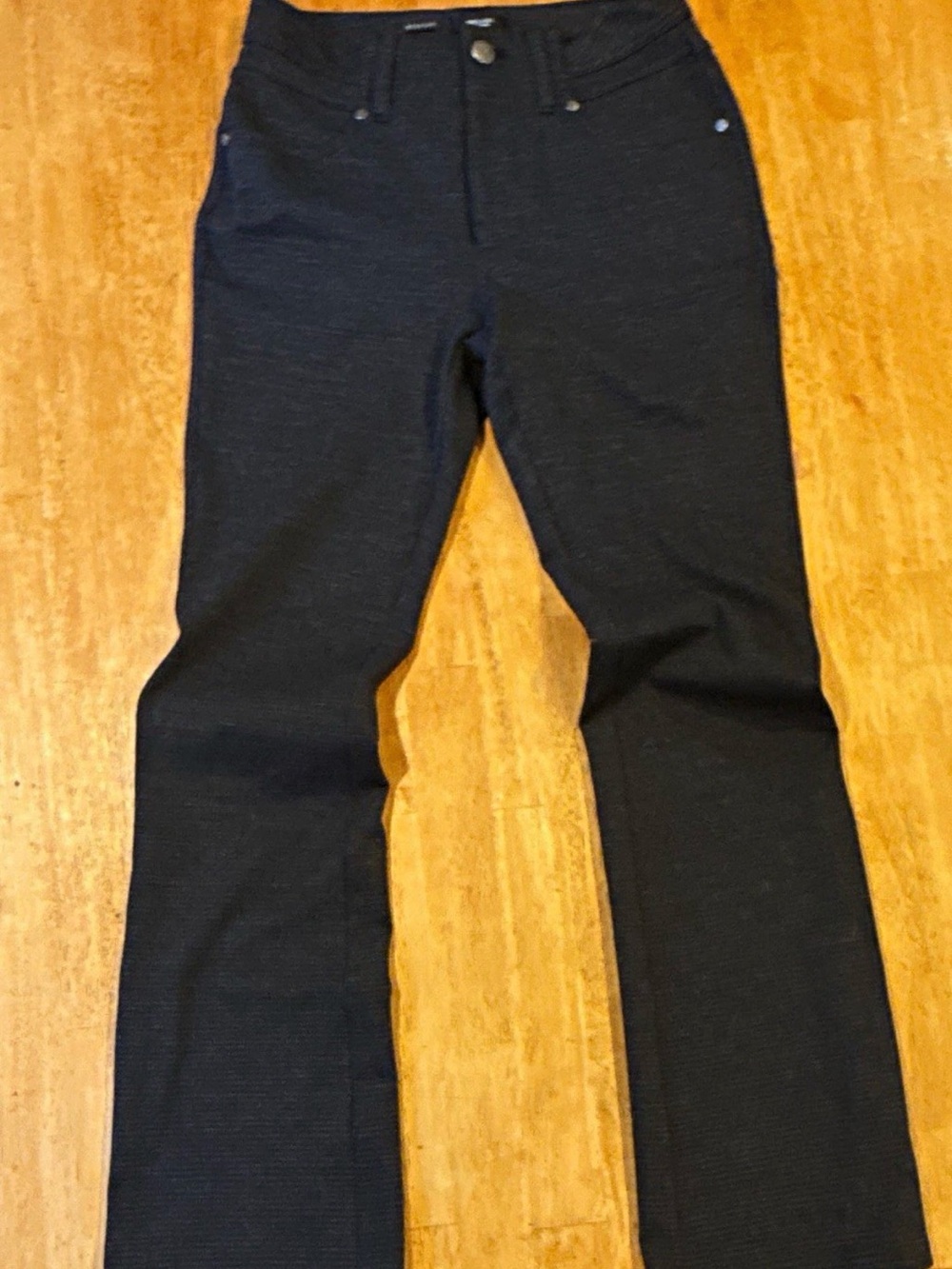 Simply Vera Vera Wang woman’s Black boot Leg dress Pants